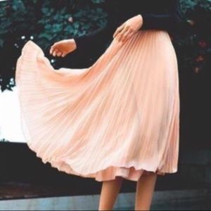 Pleated light pink/peach midi skirt Forever21